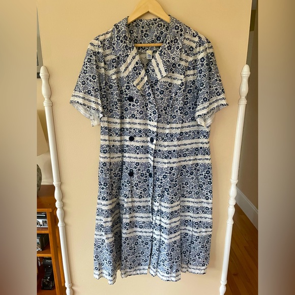 Dresses & Skirts - Vintage Retro Blue Floral Button Up Shirt Dress❤️